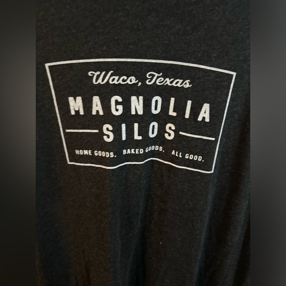 Magnolia Silos charcoal graphic tee - Picture 2 of 5